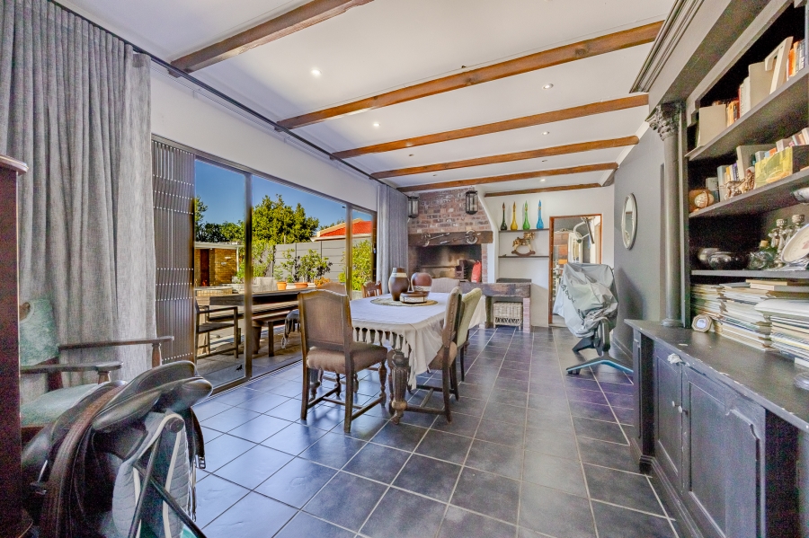 5 Bedroom Property for Sale in Flamingo Vlei Western Cape